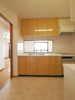 【キッチン】 | 甲府市国母8丁目 Ｈ12年築 ラフィーネ国母 内装一新 5階 | まだまだ綺麗なキッチン