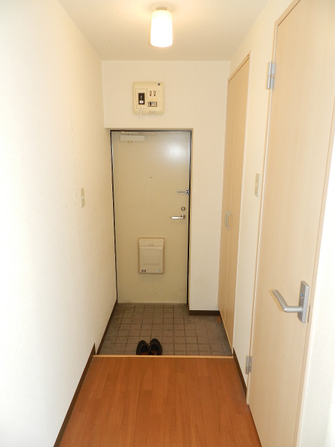 スワンヒルズ山手の玄関