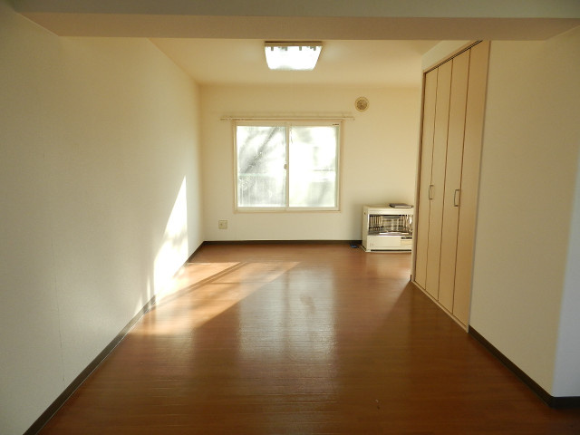 スワンヒルズ山手の居間・リビング