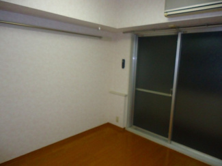 【洋室】 | ※写真は同物件内、別のお部屋の様子です