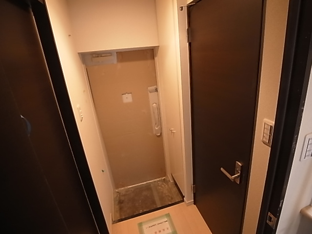 神戸市兵庫区駅前通３丁目の賃貸マンションの玄関