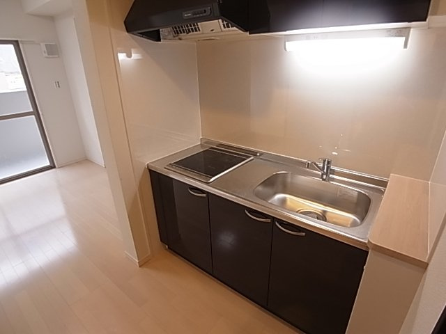 神戸市兵庫区駅前通３丁目の賃貸マンションのキッチン|システムキッチン（IH２口）