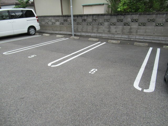 天使堂ビルの駐車場