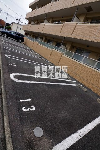 I・H・K 駒止の駐車場