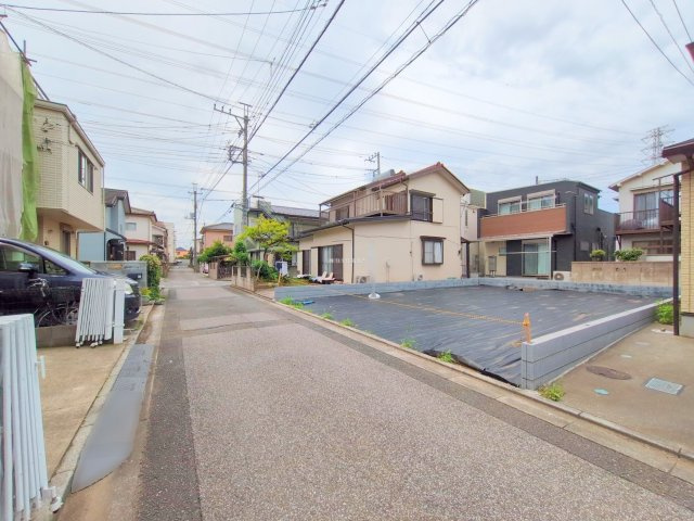 ふじみ野市桜ケ丘１丁目の売地の前面道路含む現地写真|周辺に商業施設が充実した生活しやすい立地。
低層住宅が建ち並ぶ穏やかな住環境です。