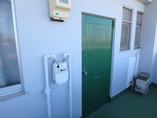 コーポひまわり花園の玄関