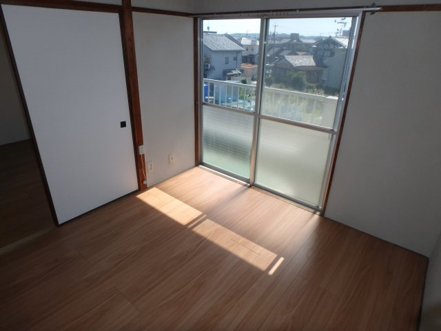 コーポひまわり花園の洋室