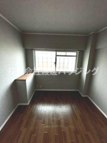 ハイツ阪本の洋室