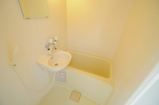 【浴室】 | レオパレスウェストコート | お部屋によって設備が異なる場合がございます