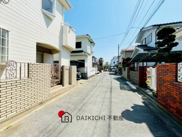 【前面道路含む現地写真】 | 行田市佐間1丁目　中古戸建