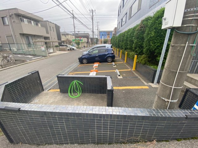 ストーンフィールドビル【事務所テナント】の駐車場