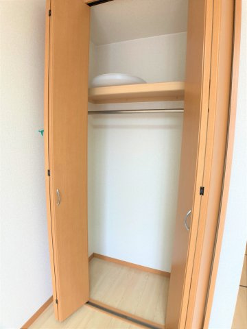 アイリーハイツ富士の収納|別部屋同一間取りのお写真となります。