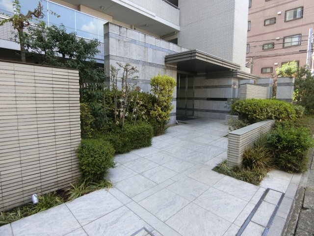 プラウド元住吉アベニューのエントランス