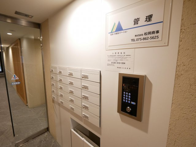 ヴィラスタジオーネ御所南のエントランス