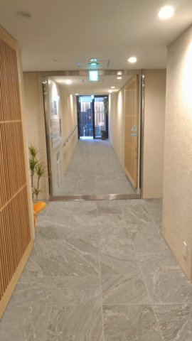 ヴィラスタジオーネ御所南のエントランス