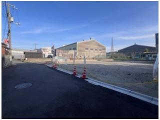 売土地　四條畷市蔀屋本町B号地（建築条件無し更地）の前面道路含む現地写真