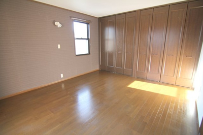 【寝室】 | 南塚口町６丁目貸家 | ２F　西　洋室９．２帖