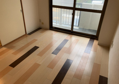 【洋室】 | シーサイドパレス平塚　B号棟 | 洋室のメリットは重い家具が置きやすく、身の回りが整理しやすいことです。 床がフローリングのため畳とは異なり凹みにくいです。 クローゼットなど収納が豊富で、普段使わない旅行カバンや服の整頓も簡単にです。