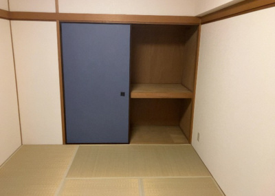 【収納】 | シーサイドパレス平塚　B号棟 | デザイン性を重視しすぎて収納が少なかった！なんてことにならないため、事前に現地で収納の数を確認しておくことをお勧めします。クローゼット以外にも床下収納や屋根裏収納、パントリーなどもチェックしましょう。