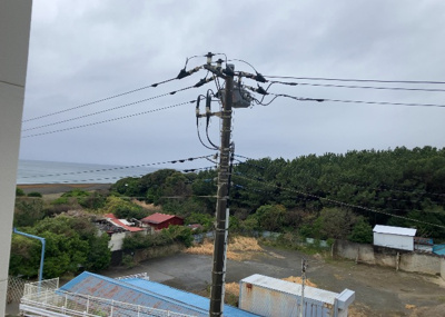 【展望】 | シーサイドパレス平塚　B号棟 | 眺望の良さを楽しめるダイニングキッチンで家族団らんの時間を過ごしてはいかがでしょうか。バルコニーから見える景色を家族で眺める時間は、時間が経つのを忘れてしまいそうですね。是非、現地を見に行きましょう！