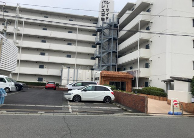 【外観】 | シーサイドパレス平塚　B号棟 | マンションの外観は非常に重要なポイントです！外観の善し悪しは資産価値に大きな影響を与えます。外観のいいマンションを購入することで、高値で売却がしやすく、買い手が見つかりやすいというメリットがあります。