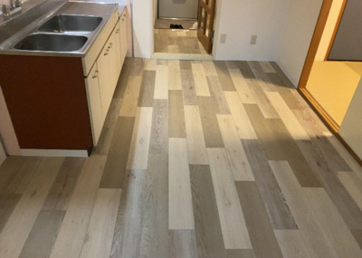 【ダイニング】 | シーサイドパレス平塚　B号棟 | ダイニングは、食事や家族の団らんスペースとしてだけではなく、ほかの用途としても使用することができます。ダイニングテーブルを置き、食事のためのスペースを作ることでリビングとの差別化を図ることができます。