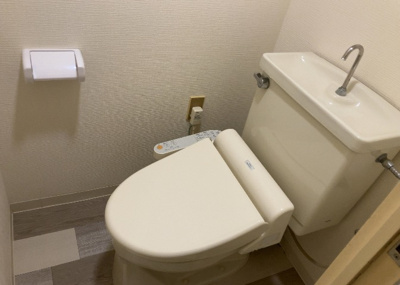 【トイレ】 | シーサイドパレス平塚　B号棟 | トイレは大きさや形、機能、抗菌性などが異なる多種多彩なタイプが各メーカーから出ています。それぞれに良さがあるため、事前にどういったタイプのトイレがいいのかをご家庭内で決めて、内見に行くといいでしょう。