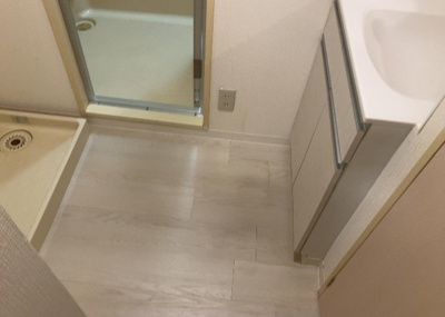 【脱衣所】 | シーサイドパレス平塚　B号棟 | 洗面脱衣所は「体を綺麗に整える場所」という目的と役割を持っています。そして便利で使い勝手のいい「体を綺麗に整える場所」にするためには、配置や動線、照明や収納計画をしっかりと検討しておく必要があります。