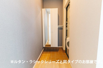 【玄関】 | （仮称）上乃木３丁目アパート | 収納もある玄関です