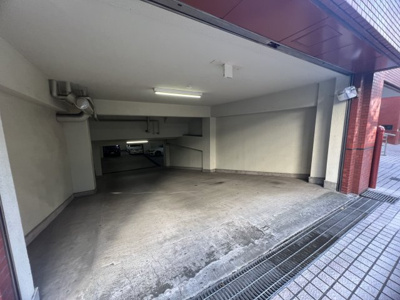 【駐車場】 | ナザレンハイツ三軒茶屋 | 車をお持ちの方に嬉しい駐車場付きの物件です