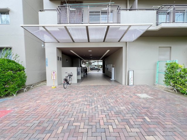 朝日プラザ千里北Ｃ棟のエントランス