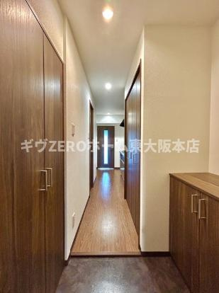 ヴァローレ布施の玄関
