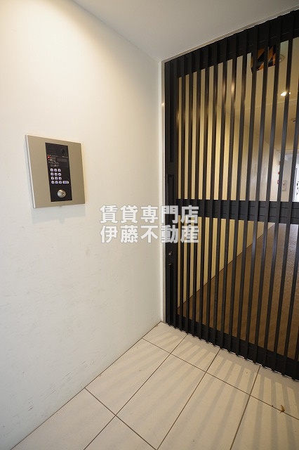 名古屋市北区大曽根１丁目の賃貸マンションのエントランス