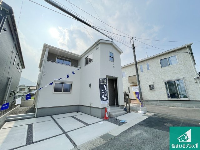 大津市錦織　新築一戸建ての外観|安心の10年保証！外観を美しく保ち、雨水で汚れを落とします！