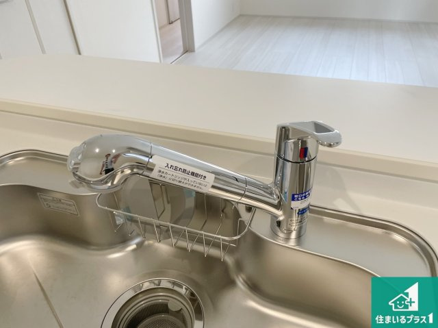 大津市錦織　新築一戸建ての設備|浄水器を内蔵！炊飯時、お茶を作る時に安心してお水を使えます！お湯と冷水、浄水と原水、シャワーの切替えもワンタッチです！