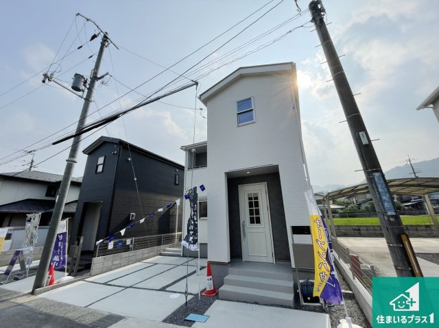 大津市錦織　新築一戸建ての外観|周辺は落ち着いた街並みの住宅地！子育てがしやすい住環境です！