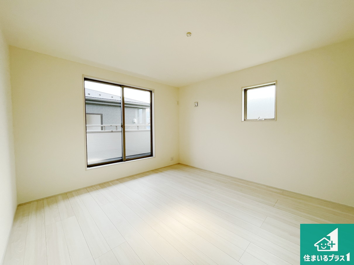 大津市錦織　新築一戸建ての洋室|収納スペースが充実しているので子供の成長に合わせてたくさん収納ができます！家族構成に合わせた様々な活用ができる収納！