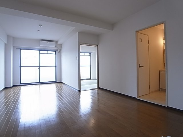 神戸市兵庫区永沢町３丁目の賃貸マンションの居間・リビング