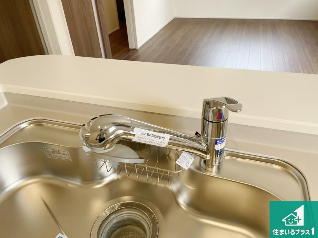 大津市錦織　新築一戸建ての設備|浄水器を内蔵！炊飯時、お茶を作る時に安心してお水を使えます！お湯と冷水、浄水と原水、シャワーの切替えもワンタッチです！