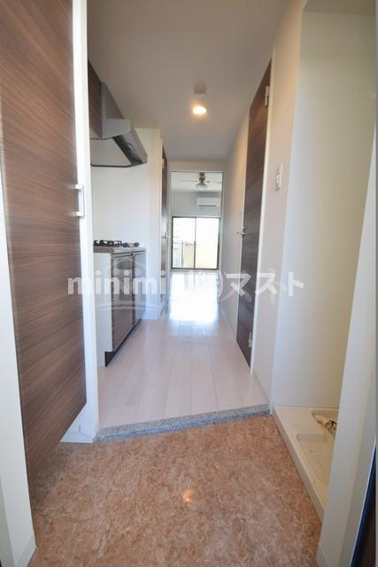 ラグゼ弁天町の玄関