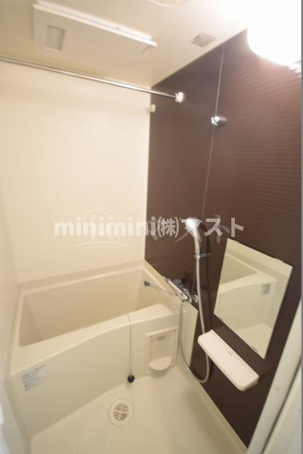 ラグゼ弁天町の浴室