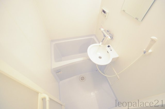 レオパレス新町の浴室|バス・トイレは完全個別です。