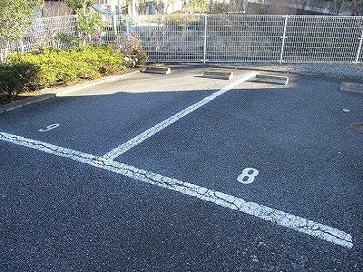レオパレス新町の駐車場|洗濯機。