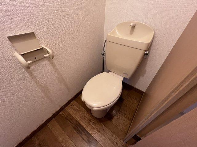 明石市大久保町江井島の賃貸マンションのトイレ