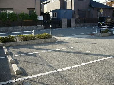 レオパレスリスペクトの駐車場