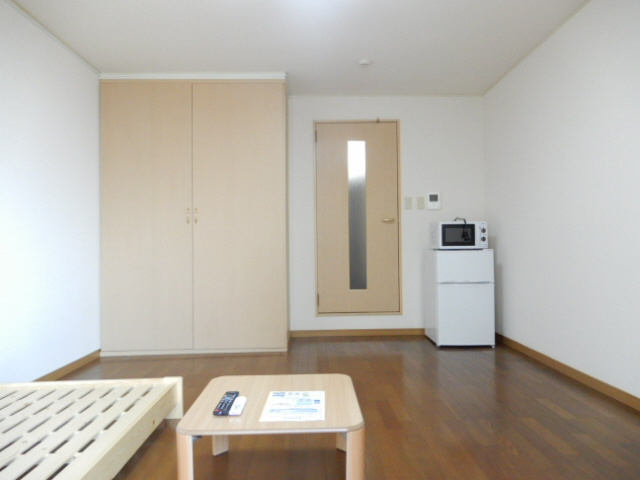 明石市魚住町住吉３丁目のアパートの居間・リビング