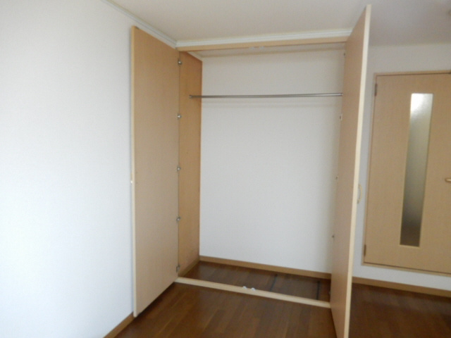 明石市魚住町住吉３丁目のアパートの収納