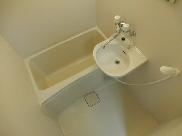 明石市魚住町住吉３丁目のアパートの浴室