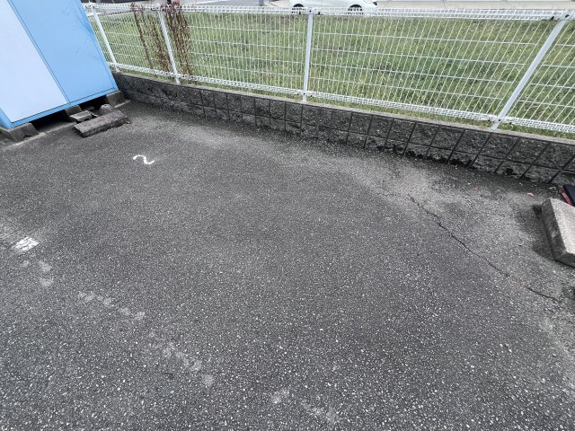 レオパレスボンヌ・シャンスの駐車場