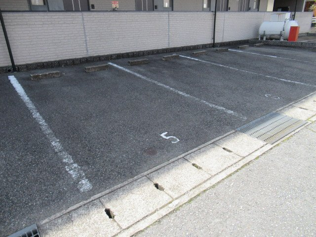 レオパレス永井Ⅲの駐車場